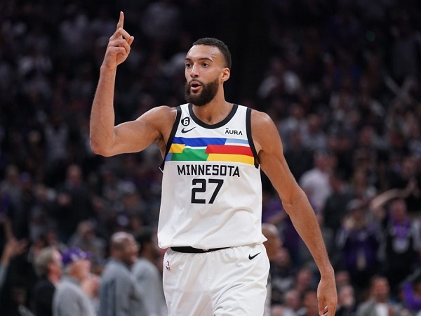 Rudy Gobert sebut momen cederanya Anthony Davis buat Timberwolves hilang konsentrasi.