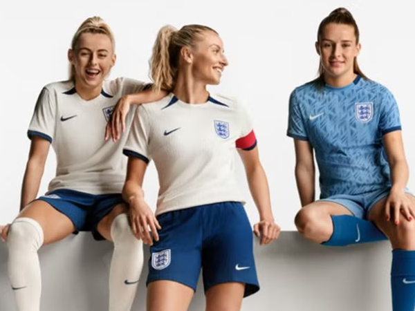 Timnas Wanita Inggris Ganti Warna Celana Pendek, Apa Alasannya?