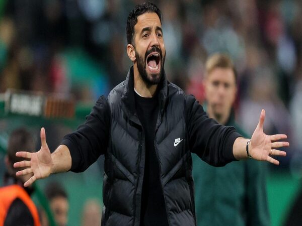 Pelatih Sporting Lisbon yaitu Ruben Amorim, buka suara perihal isu penunjukannya sebagai manajer baru Chelsea / via Getty Images