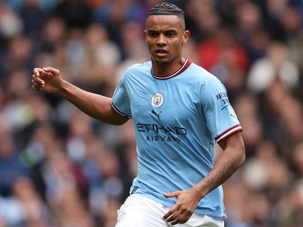 Bek Manchester City, Manuel Akanji.