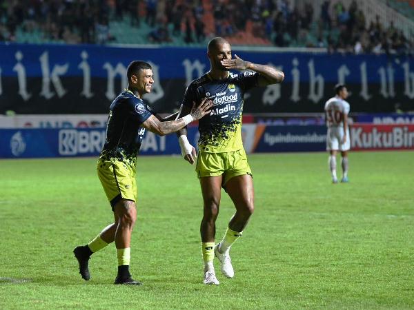 David da Silva ketika merayakan gol Persib