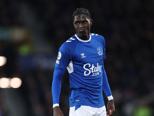 Gelandang Everton, Amadou Onana, menjadi incaran Arsenal