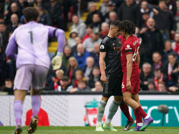 Anfield Begitu Gemuruh saat Lawan Arsenal, TAA: Terima Kasih Granit Xhaka