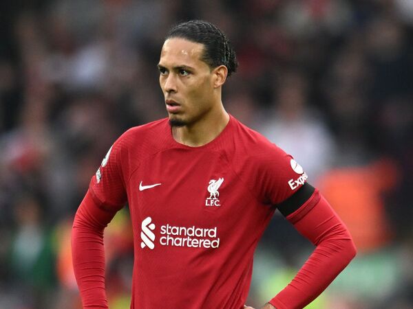 Jamie Carragher menyebut jika Virgil van Dijk kualitasnya jauh lebih bagus ketimbang mantan kapten Manchester United yaitu Nemanja Vidic / via Reuters