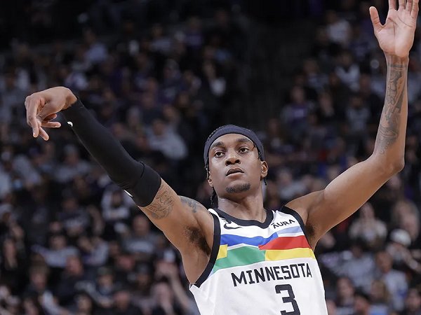 Minnesota Timberwolves kehilangan Jaden McDaniels karena alami cedera tangan.