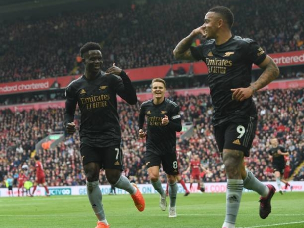 Arsenal memuncaki Premier League tapi bukan favorit saat ini