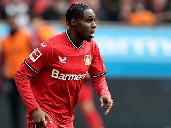 Bek kanan Bayer Leverkusen, Jeremie Frimpong.