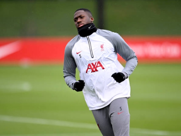 Konate Kalah Saing dari Upamecano, Carragher Terheran-heran