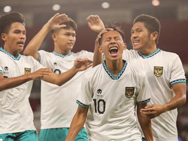 Pemain timnas Indonesia U-22, Beckham Putra Nugraha merayakan gol ke gawang Lebanon