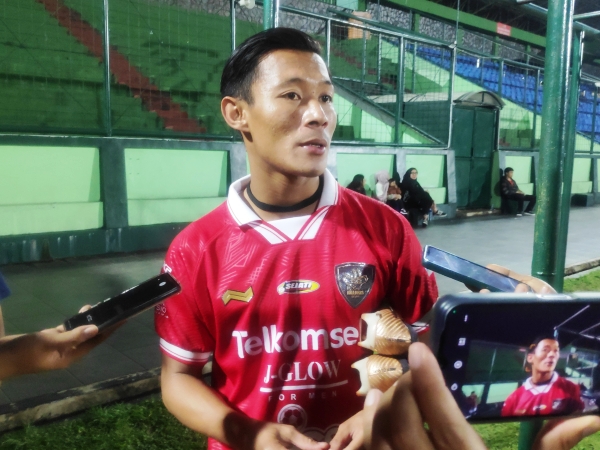 Henhen Herdiana ketika diwawancara