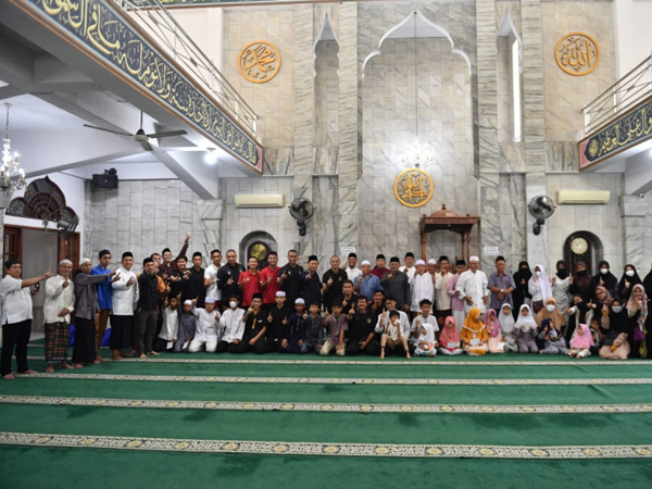 Timnas Indonesia U-22 berbagi kebahagiaan dengan anak yatim