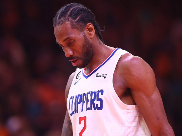 Kawhi Leonard derita cedera robek meniskus pada lutut kanannya.