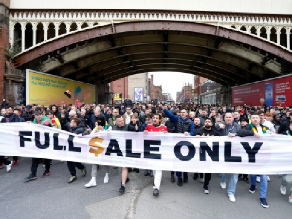 Fans Man United Mendemo Pemilik Klub, Ini Kata Erik ten Hag