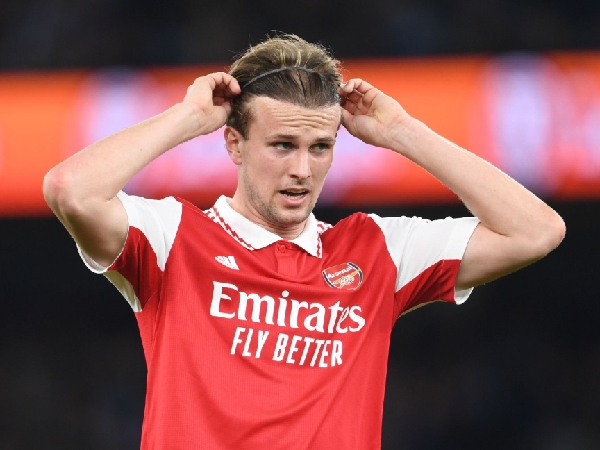Rob Holding banyak disalahkan atas kemerosotan Arsenal