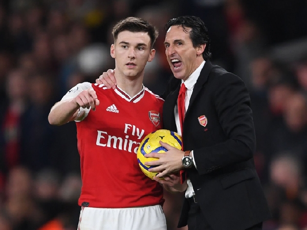 Kieran Tierney dan Unai Emery saat masih bertugas di Arsenal