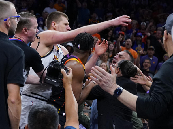 Nikola Jokic dapat denda usai dorong pemilik Suns.