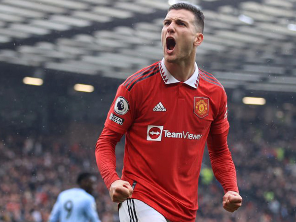 Bek sayap Manchester United, Diogo Dalot.