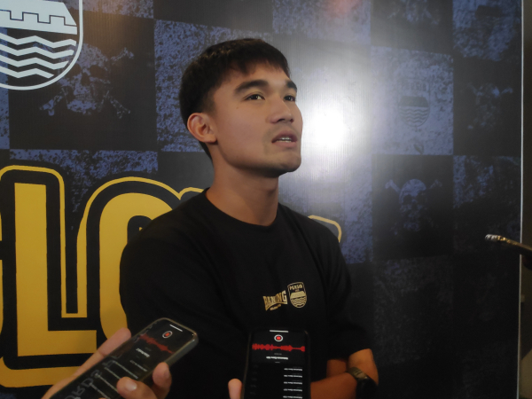 Bek kiri Persib, Zalnando