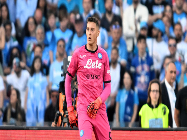 Pierluigi Gollini mengaku sudah kerasan bermain untuk Napoli dan enggan kembali ke Atalanta di musim panas mendatang / via Getty Images