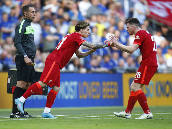 Kostas Tsimikas mengaku frustrasi dirinya cuma menjadi pelapis Andy Robertson di Liverpool / via Getty Images
