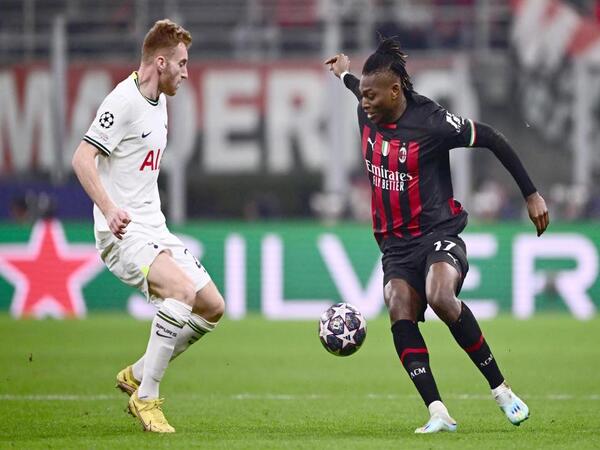 Rafael Leao mengaku dirinya takkan selamanya membela AC Milan dan ingin mencicipi kerasnya kompetisi Premier League / via Getty Images