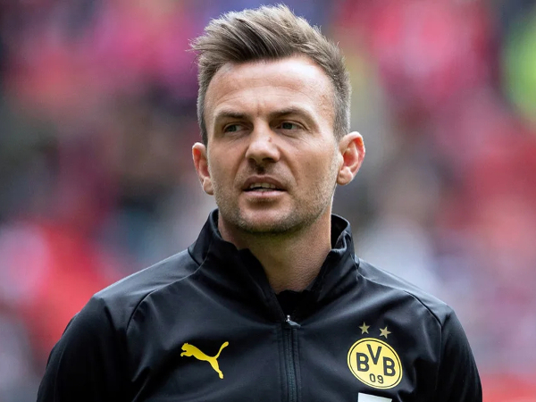 Pelatih FC Augsburg ingin Borussia Dortmund menjuarai Bundesliga