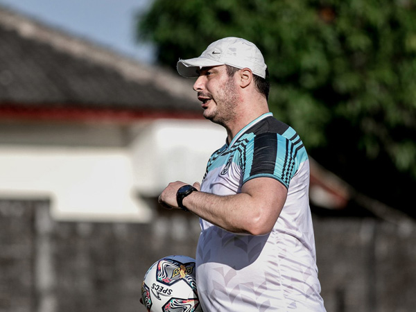 Pelatih kiper PSS Sleman, Dragos Plopeanu