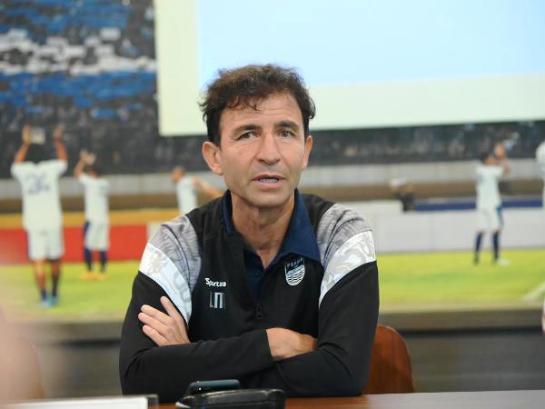 Pelatih Persib, Luis Milla