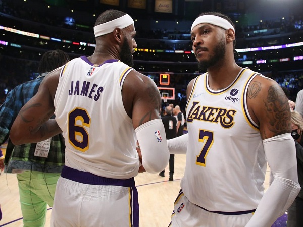 LeBron James apresiasi Carmelo Anthony yang gantung sepatu.