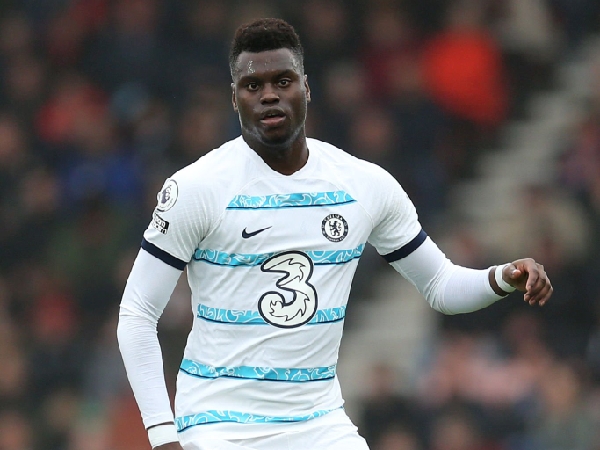 Bek Chelsea, Benoit Badiashile, mengalami cedera hamstring