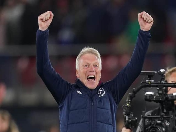 David Moyes menyaksikan laga final Coppa Italia dini hari tadi (25/5) guna memantau permainan Fiorentina jelang final UEFA Conference League bulan depan / via Getty Images