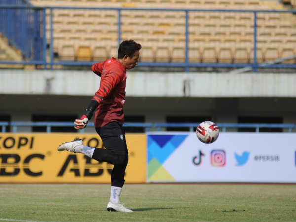 Mantan kiper Persib, I Made Wirawan