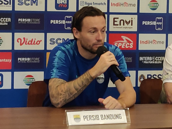 Gelandang Persib, Marc Klok