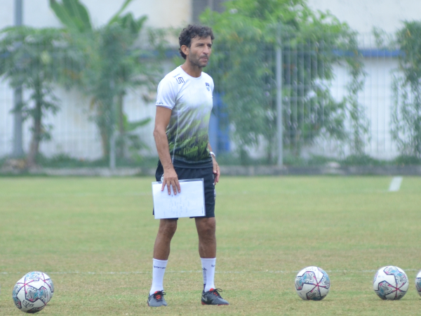 Pelatih Persib, Luis Milla