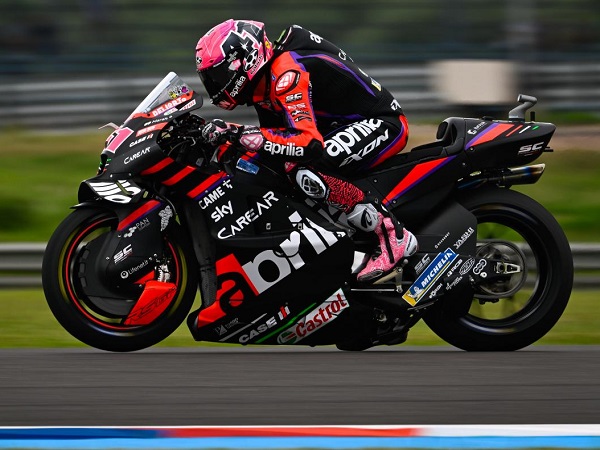 Aleix Espargaro pantang menyerah untuk bisa kompetitif lagi.