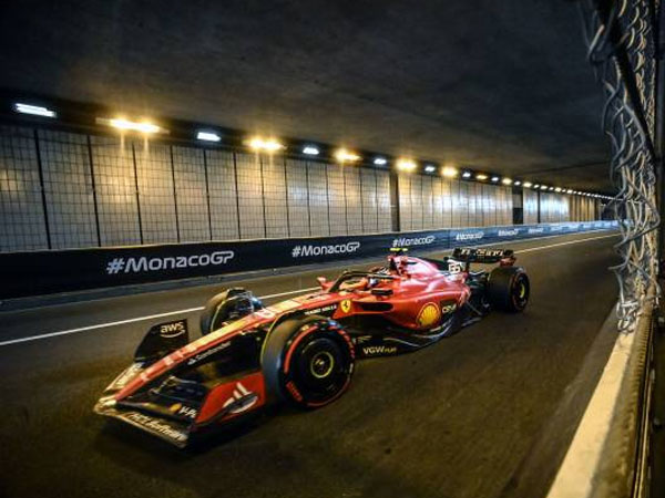 Carlos Sainz Akui Ferrari Masih Mencoba Memahami Mobil SF-23