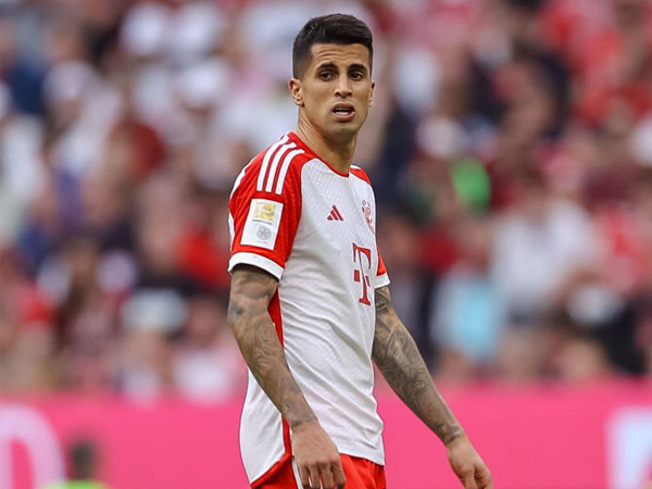Bek sayap Manchester City, Joao Cancelo.