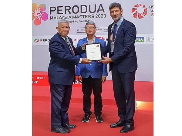 BWF Beri Penghargaan Meritorious Service Award Kepada Chin Yoon Foo