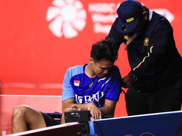 Christian Adinata alami cedera lutut yang cukup mengkhawatirkan.