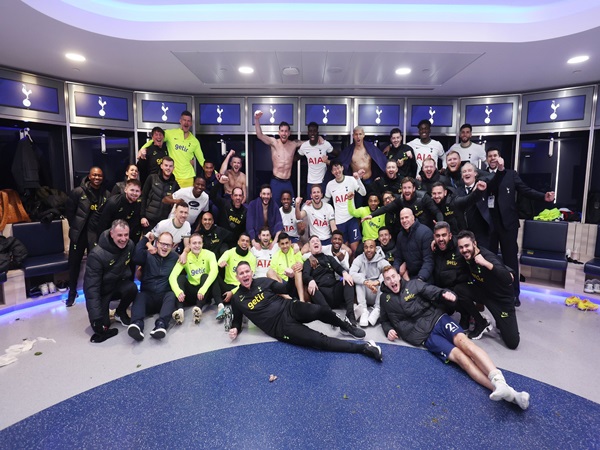 Kane bersama rekan-rekannya di Tottenham