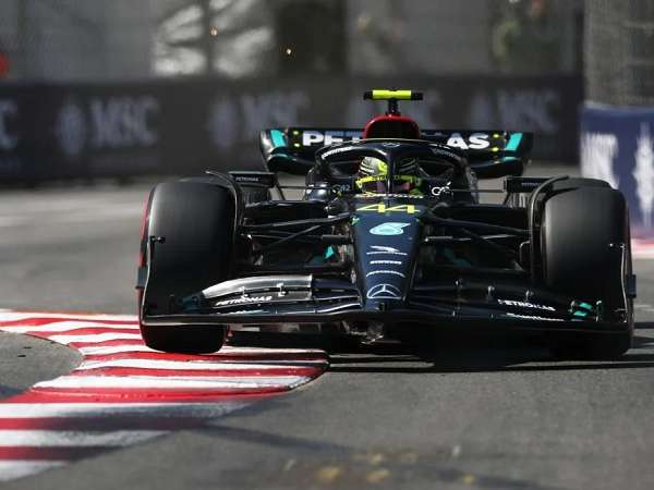 Lewis Hamilton mengaku iri dengan Aston Martin yang makin kompetitif.