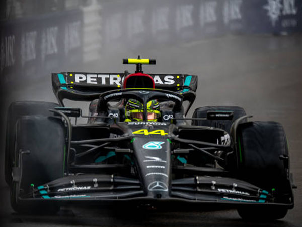 Lewis Hamilton Sebut Mercedes Sudah Selangkah Lebih Maju