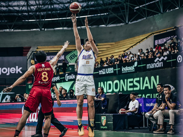 Youbel Sondakh ingatkan Satria Muda Pertamina agar tidak lengah.