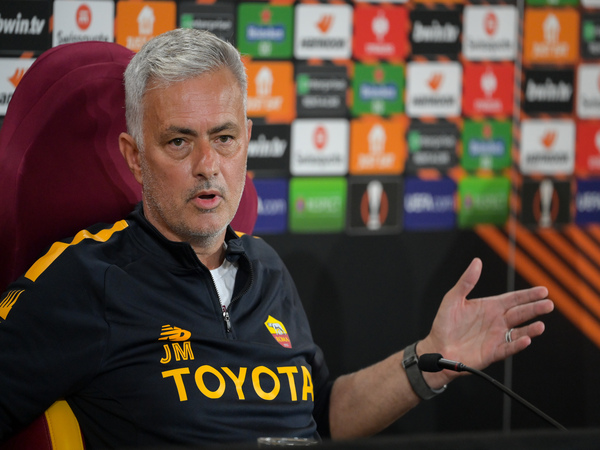 Jose Mourinho memberi balasan menohok kepada sejumlah orang yang menyebut kalau AS Roma sekarang bukan lagi klub elite di Eropa / via Getty Images
