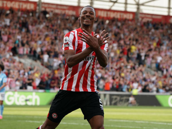 Brentford Taklukkan City, Ethan Pinnock: Kami Kalahkan Tim Terbaik di Dunia