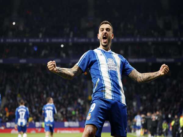 Real Madrid membuat kejutan di bursa transfer musim panas dengan mengincar servis striker 33 tahun milik Espanyol yaitu Joselu / via Getty Images