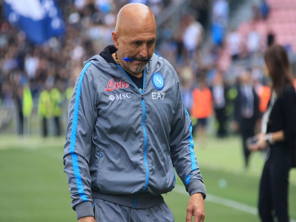 Luciano Spalletti akhirnya memberikan konfirmasi terkait isu kepergiannya dari Napoli di akhir musim / via Getty Images