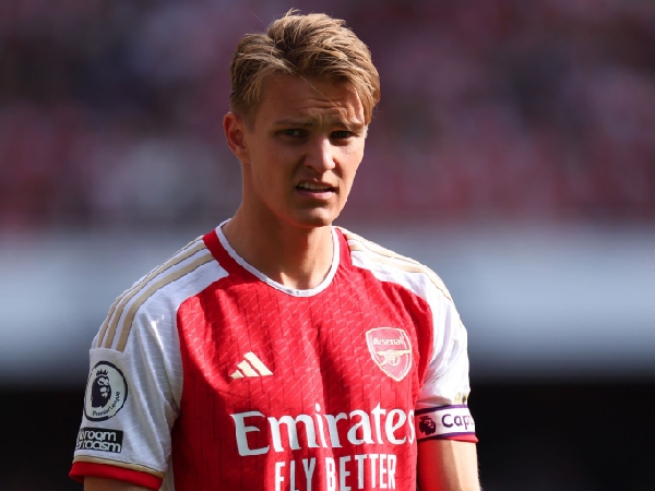 Paris Saint-Germain mengincar Martin Odegaard