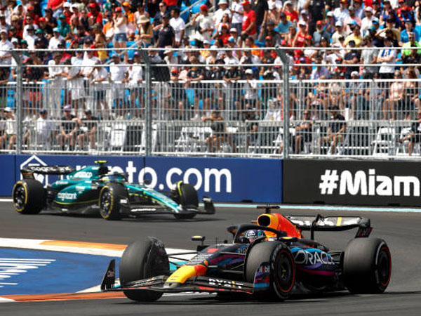 Jika Red Bull Menurun, Aston Martin Harus Manfaatkan Peluang