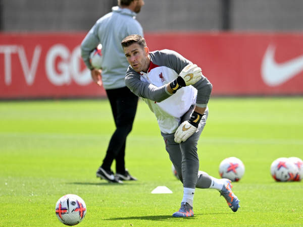 Liverpool Beri Adrian Perpanjangan Kontrak Satu Tahun